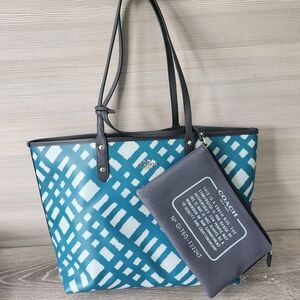 Coach Reversible City Tote Bag Top Leather Wild Plaid Navy Blue White F22247